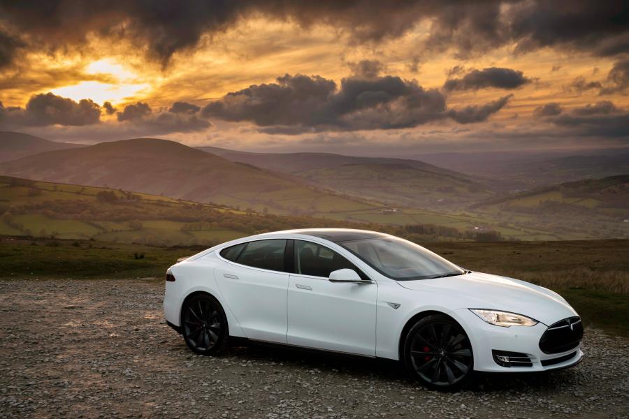 Tesla Model S P85+ 2014 года  (UK) (фото 24 из 30)